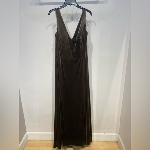 Floor length, velvet, olive , size 18 - Picture 1 of 2
